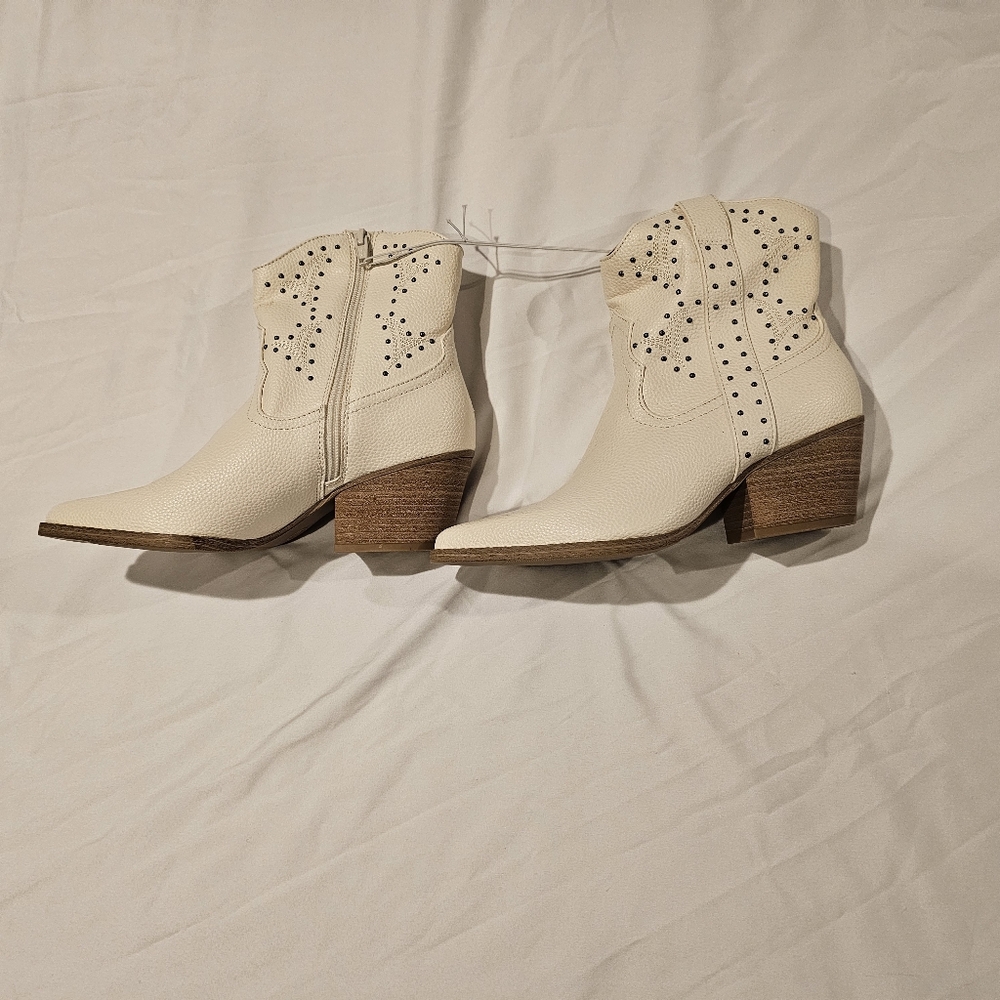 NWT Universal‎ Thread Women's Cream Western Boots Size 7.5 - Picture 3 of 9